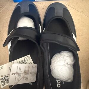 🆕 in box Adidas Samba Jane in Black 8.5